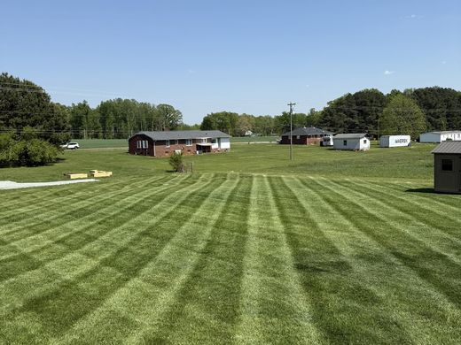 Striped lawn from OJ LANDSCAPE Facebook