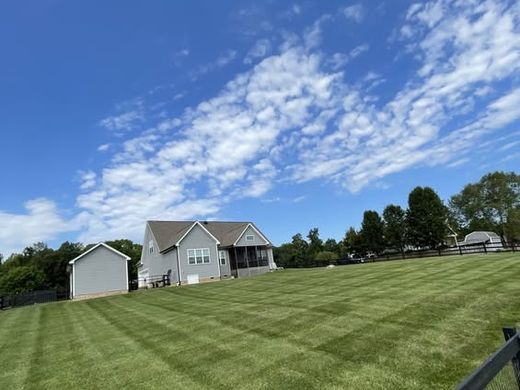 Maintained lawn from OJ LANDSCAPE Facebook